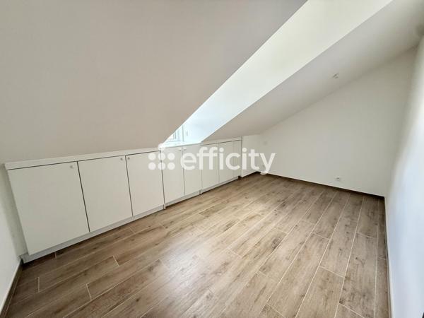 Appartement
         3 pièces
        - 60 m² 240 000 € *
