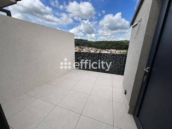 Appartement
         3 pièces
        - 60 m² 240 000 € *