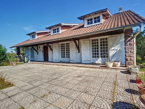 A vendre Maison Gan 7 pièces 154 m2 - possible 240 m2 habitable - garage 70 m2- terrain 4000 m² - vue Pyrénées