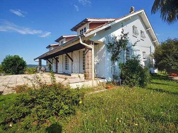 A vendre Maison Gan 7 pièces 154 m2 - possible 240 m2 habitable - garage 70 m2- terrain 4000 m² - vue Pyrénées