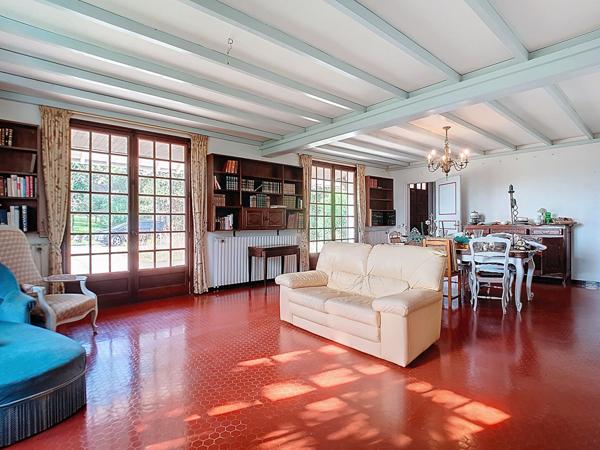 A vendre Maison Gan 7 pièces 154 m2 - possible 240 m2 habitable - garage 70 m2- terrain 4000 m² - vue Pyrénées