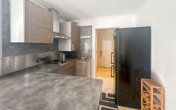 Appartement à vendre    1 pièce • 27 m2 Antibes