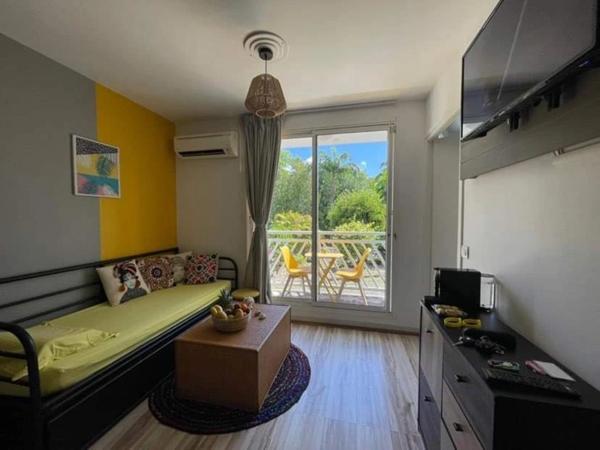 SAINT FRANCOIS (971) QUARTIER MANGANAO STUDIO MEUBLE DANS RESIDENCE AVEC PISCINE ET A 2 PAS DES PLAGES
