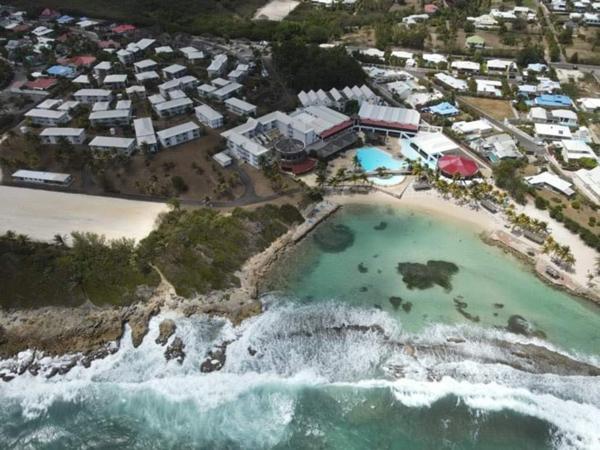 SAINT FRANCOIS (971) QUARTIER MANGANAO STUDIO MEUBLE DANS RESIDENCE AVEC PISCINE ET A 2 PAS DES PLAGES
