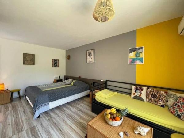SAINT FRANCOIS (971) QUARTIER MANGANAO STUDIO MEUBLE DANS RESIDENCE AVEC PISCINE ET A 2 PAS DES PLAGES