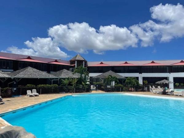 SAINT FRANCOIS (971) QUARTIER MANGANAO STUDIO MEUBLE DANS RESIDENCE AVEC PISCINE ET A 2 PAS DES PLAGES