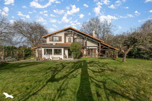 Maison à vendre |  Saint-Jean-d'Illac |  7 pièces | 201 m²
