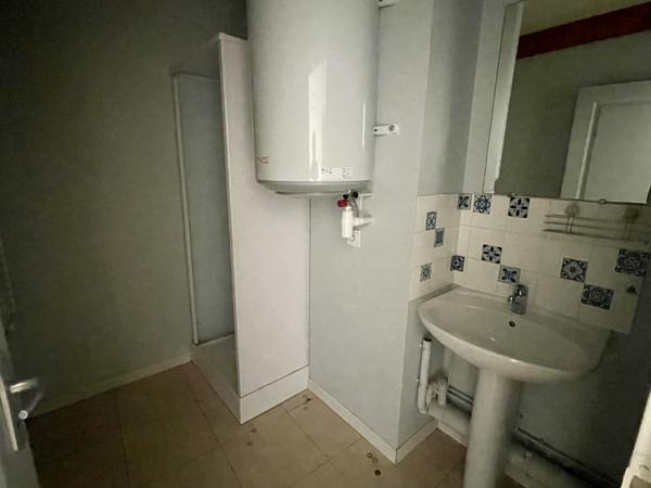 APPARTEMENT DE 43 M2 // MIREBEAU CENTRE