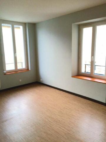 APPARTEMENT DE 43 M2 // MIREBEAU CENTRE