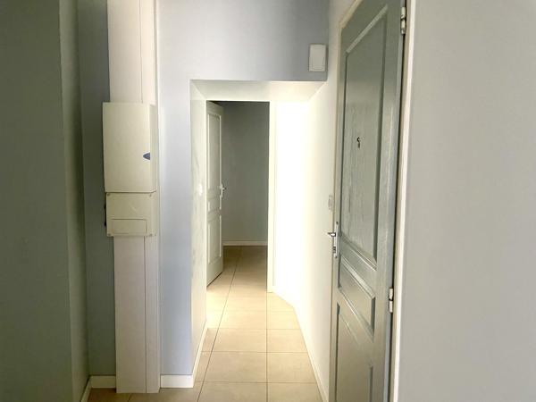 APPARTEMENT DE 43 M2 // MIREBEAU CENTRE