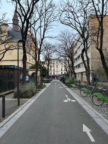 Mairie des Lilas – A 30 mètres du parc Lucie Aubrac et 100 mètres du métro – Beau studio – Cœur de ville