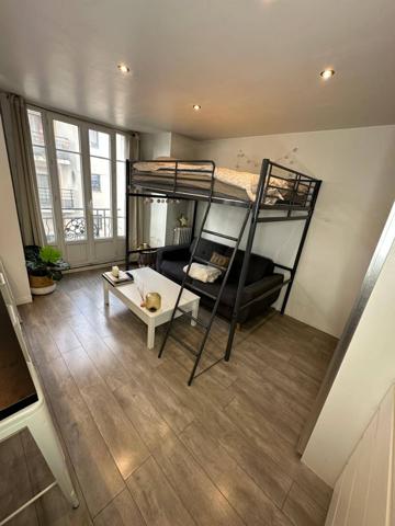 Mairie des Lilas – A 30 mètres du parc Lucie Aubrac et 100 mètres du métro – Beau studio – Cœur de ville