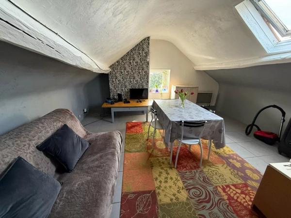 Vente                                                      Appartement
                        
                     3 pièces                      40 m2                     à Melun
