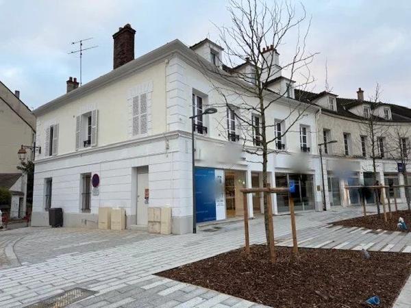 Vente                                                      Appartement
                        
                     3 pièces                      40 m2                     à Melun