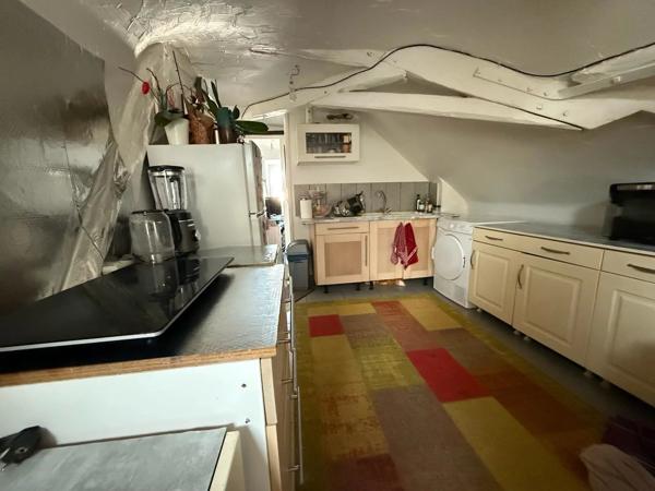 Vente                                                      Appartement
                        
                     3 pièces                      40 m2                     à Melun