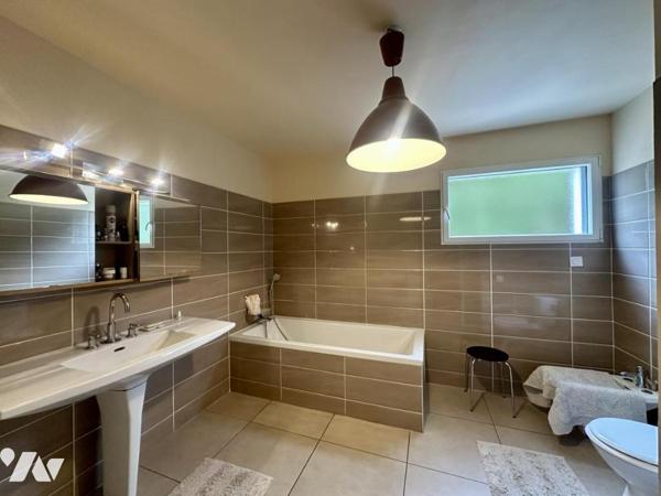 À Vendre à Réguiny Maison située à pied des commodités et services et à 35 minutes de Vannes