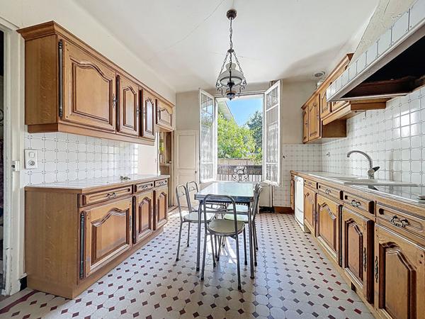 Maison CHATOU 5 pièces €439 000 ** - Référence 161516