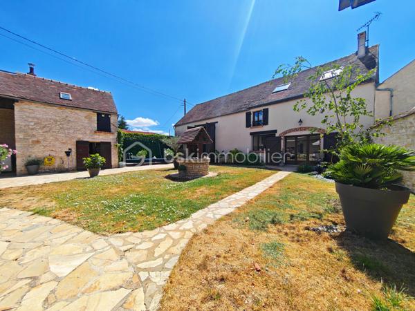 RARE SUR LE MARCHE !!
A 15 minutes de Nemours, sur la commune de ICHY. Sur un beau terrain de 665m², découvrez cet ensemble immobilier composé de deux maison indépendantes, un studio indépendant, une grange, offrant de nombreuses possibilités. 

1ère maison, au rdc:
Une entrée donnant sur la pièce à vivre d'une surface de 65m², une cuisine aménagée et équipée de 17m².
A l'étage: 
Une chambre de 25m², une autre chambre de 15m², une salle de bain + douche et wc, une dernière chambre de 14m².

2ème maison avec jardin privé, au rdc:
Une entrée donnant sur la pièce à vivre de 40m², une salle de bain, un wc.
A l'étage: 
Une chambre de 13m² avec mezzanine, une autre de chambre de 13m² également.

A l'extérieur: 
Une grande de 70m² sur une hauteur plafond de 8 mètres 

Un studio avec une pièce de 13m², une salle de bain, un wc, une buanderie.

Une cave voutée de 25m²