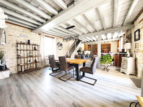 RARE SUR LE MARCHE !!
A 15 minutes de Nemours, sur la commune de ICHY. Sur un beau terrain de 665m², découvrez cet ensemble immobilier composé de deux maison indépendantes, un studio indépendant, une grange, offrant de nombreuses possibilités. 

1ère maison, au rdc:
Une entrée donnant sur la pièce à vivre d'une surface de 65m², une cuisine aménagée et équipée de 17m².
A l'étage: 
Une chambre de 25m², une autre chambre de 15m², une salle de bain + douche et wc, une dernière chambre de 14m².

2ème maison avec jardin privé, au rdc:
Une entrée donnant sur la pièce à vivre de 40m², une salle de bain, un wc.
A l'étage: 
Une chambre de 13m² avec mezzanine, une autre de chambre de 13m² également.

A l'extérieur: 
Une grande de 70m² sur une hauteur plafond de 8 mètres 

Un studio avec une pièce de 13m², une salle de bain, un wc, une buanderie.

Une cave voutée de 25m²