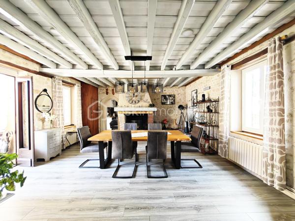 RARE SUR LE MARCHE !!
A 15 minutes de Nemours, sur la commune de ICHY. Sur un beau terrain de 665m², découvrez cet ensemble immobilier composé de deux maison indépendantes, un studio indépendant, une grange, offrant de nombreuses possibilités. 

1ère maison, au rdc:
Une entrée donnant sur la pièce à vivre d'une surface de 65m², une cuisine aménagée et équipée de 17m².
A l'étage: 
Une chambre de 25m², une autre chambre de 15m², une salle de bain + douche et wc, une dernière chambre de 14m².

2ème maison avec jardin privé, au rdc:
Une entrée donnant sur la pièce à vivre de 40m², une salle de bain, un wc.
A l'étage: 
Une chambre de 13m² avec mezzanine, une autre de chambre de 13m² également.

A l'extérieur: 
Une grande de 70m² sur une hauteur plafond de 8 mètres 

Un studio avec une pièce de 13m², une salle de bain, un wc, une buanderie.

Une cave voutée de 25m²