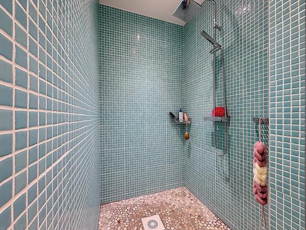 Vente                                                      Maison
                        
                     9 pièces                      224 m2                     à Ussac