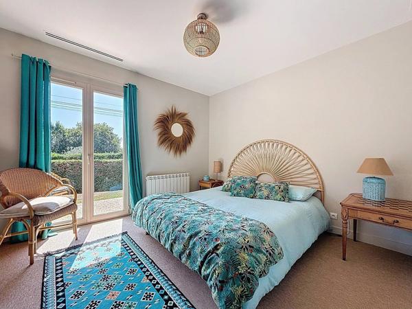 Vente                                                      Maison
                        
                     9 pièces                      224 m2                     à Ussac