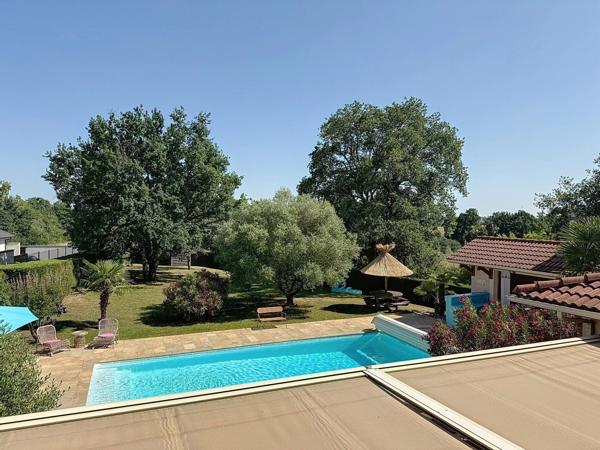 Vente                                                      Maison
                        
                     9 pièces                      224 m2                     à Ussac
