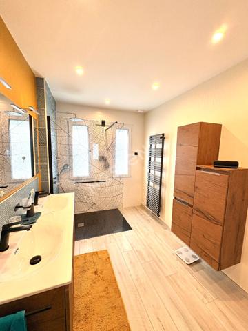 Maison de plain-pied à Montreuil-Juigné - 3 chambres - jardin - garage