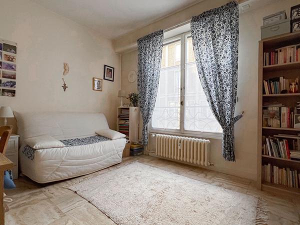 Appartement T5 de 130 m² de prestige avec garage et cave dans résidence avec ascenseur "Angers Château/ Académie"