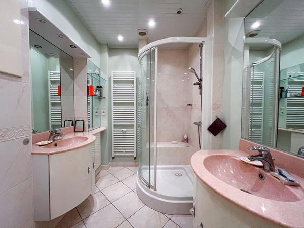 Appartement T5 de 130 m² de prestige avec garage et cave dans résidence avec ascenseur "Angers Château/ Académie"