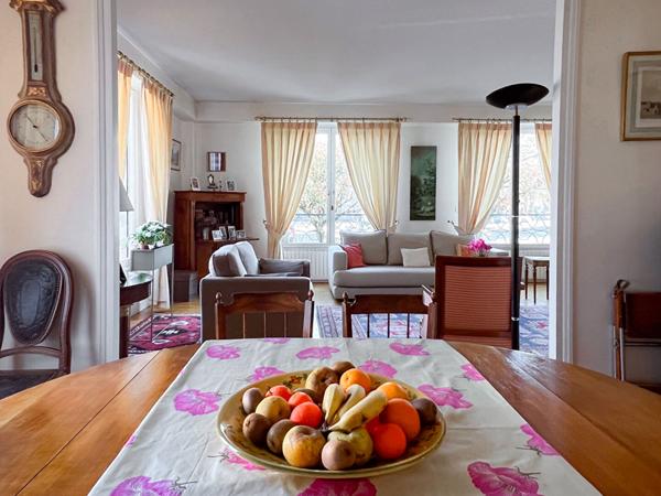 Appartement T5 de 130 m² de prestige avec garage et cave dans résidence avec ascenseur "Angers Château/ Académie"