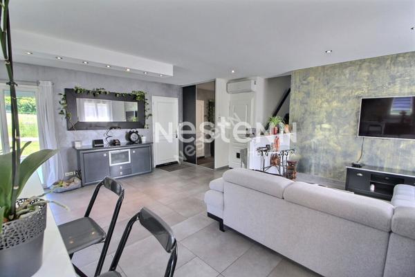 DIEMOZ - BELLE MAISON DE 101M² environ avec joli terrain clos arboré, piscine- DPE : C