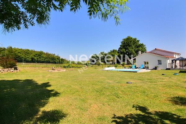 DIEMOZ - BELLE MAISON DE 101M² environ avec joli terrain clos arboré, piscine- DPE : C