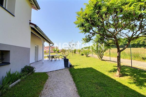 DIEMOZ - BELLE MAISON DE 101M² environ avec joli terrain clos arboré, piscine- DPE : C