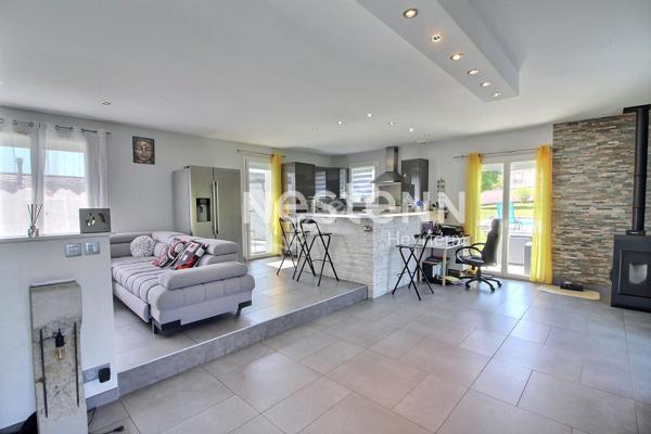 DIEMOZ - BELLE MAISON DE 101M² environ avec joli terrain clos arboré, piscine- DPE : C