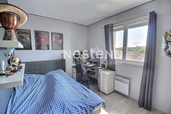 DIEMOZ - BELLE MAISON DE 101M² environ avec joli terrain clos arboré, piscine- DPE : C