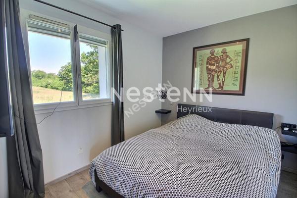 DIEMOZ - BELLE MAISON DE 101M² environ avec joli terrain clos arboré, piscine- DPE : C