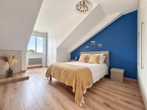 BRETIGNY-SUR-ORGE - APPARTEMENT DUPLEX F3 - 90 m2 au sol - Hauteur Cathédrale - Excellent état - Petite réside
