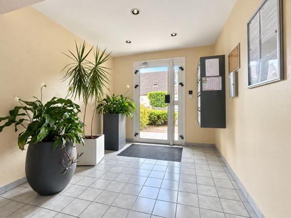 BRETIGNY-SUR-ORGE - APPARTEMENT DUPLEX F3 - 90 m2 au sol - Hauteur Cathédrale - Excellent état - Petite réside