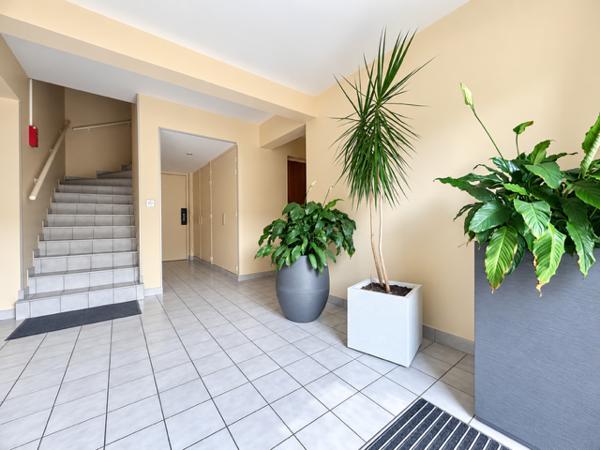 BRETIGNY-SUR-ORGE - APPARTEMENT DUPLEX F3 - 90 m2 au sol - Hauteur Cathédrale - Excellent état - Petite réside