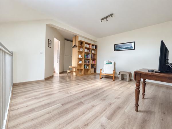 BRETIGNY-SUR-ORGE - APPARTEMENT DUPLEX F3 - 90 m2 au sol - Hauteur Cathédrale - Excellent état - Petite réside