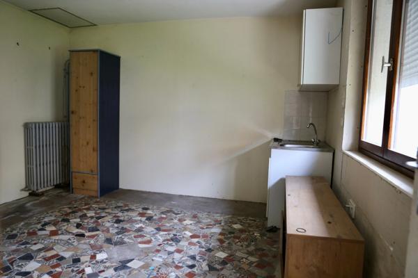 Maison à vendre 4 pièces, sous sol, cave, garage, atelier, + studio à amenager, sur une parcelle de 285m2 à REIMS (51)