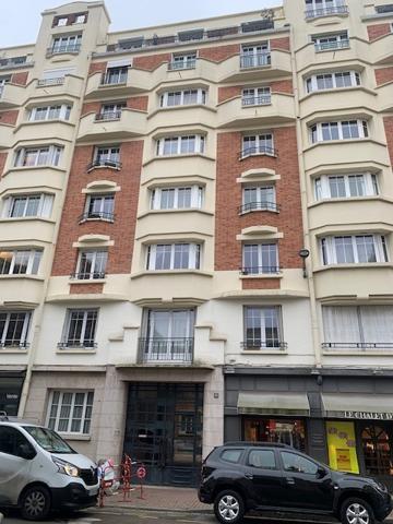 Lille (59000) F3 avec Balcon dans un très bel immeuble avec cachet ancien