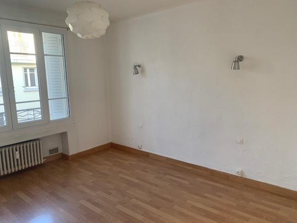 Lille (59000) F3 avec Balcon dans un très bel immeuble avec cachet ancien