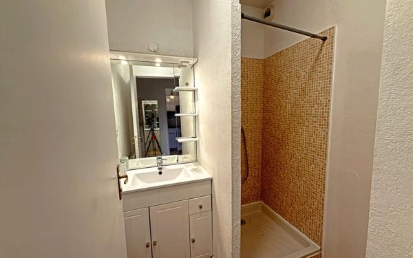 Appartement à louer    2 pièces •  Marseille 9