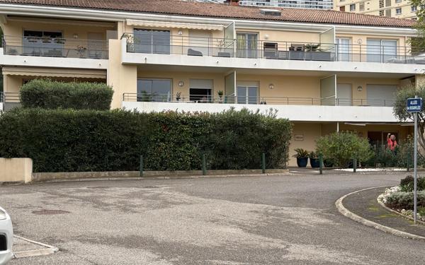 Appartement à louer    2 pièces •  Marseille 9