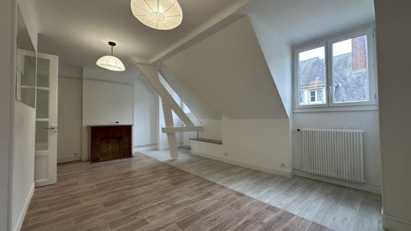 Appartement à vendre de 4 pièces principales en centre ville de Compiègne