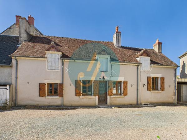 Mesves-sur-Loire (58400) Maison de village 2 chambres avec dépendances et jardin.