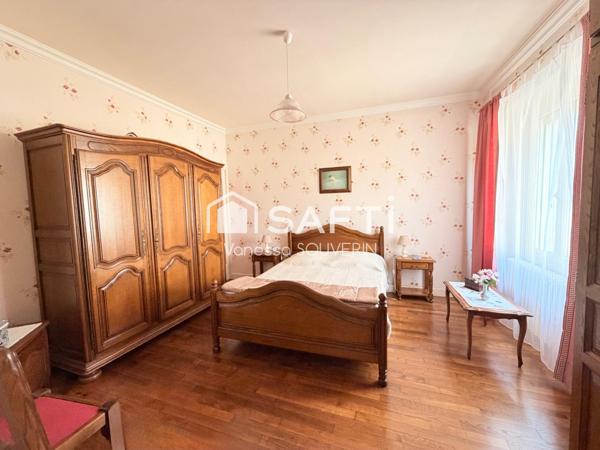Maison T5 avec dépendances et 3 garages et jardin