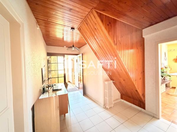 Maison T5 avec dépendances et 3 garages et jardin
